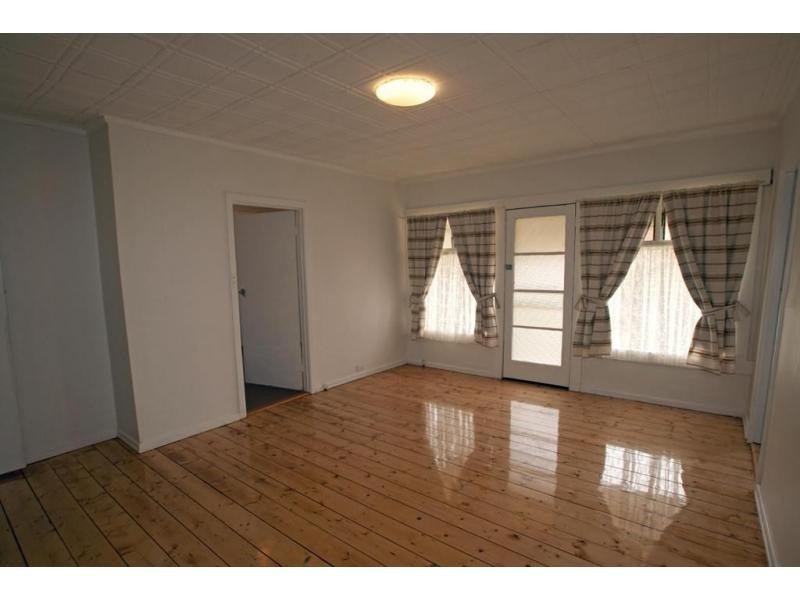 16 Putnam Avenue, Strathdale VIC 3550