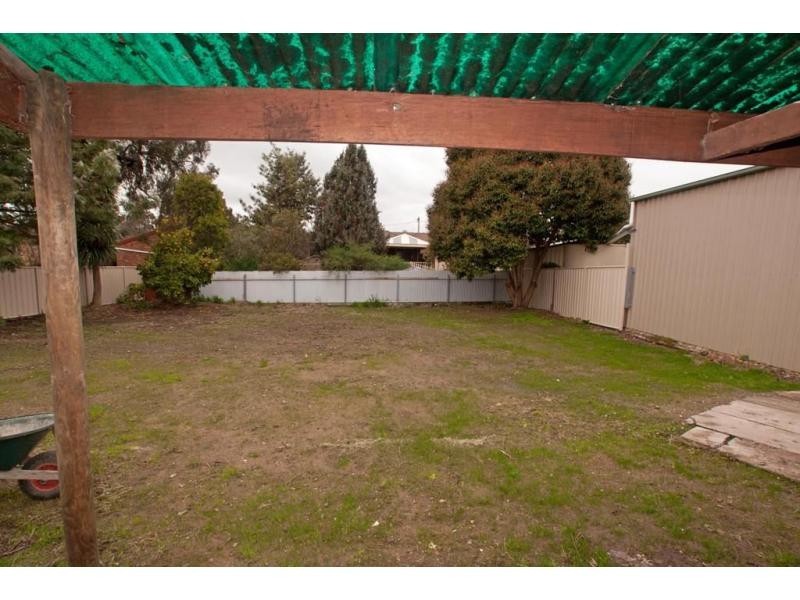 16 Putnam Avenue, Strathdale VIC 3550