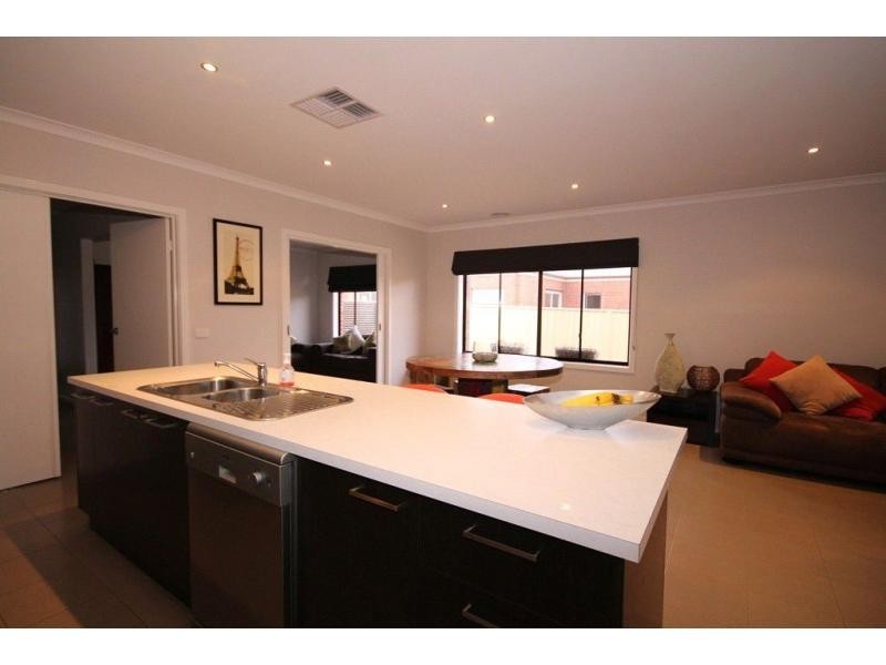 65 Bassett Drive, Strathfieldsaye VIC 3551