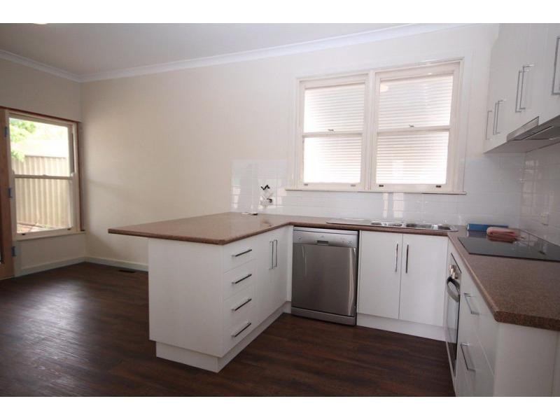 26 Semmens Strait, Long Gully VIC 3550