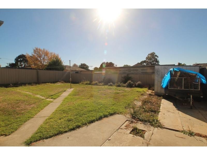 26 Semmens Strait, Long Gully VIC 3550
