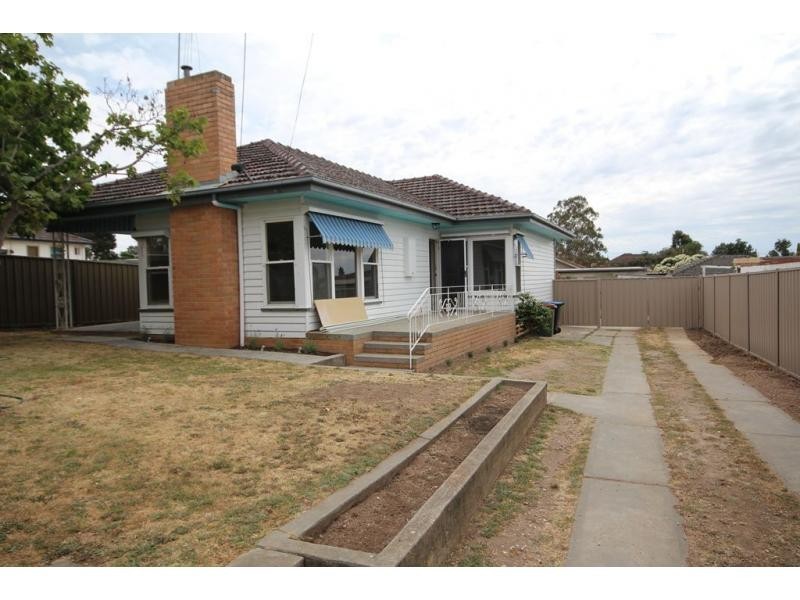 26 Semmens Strait, Long Gully VIC 3550
