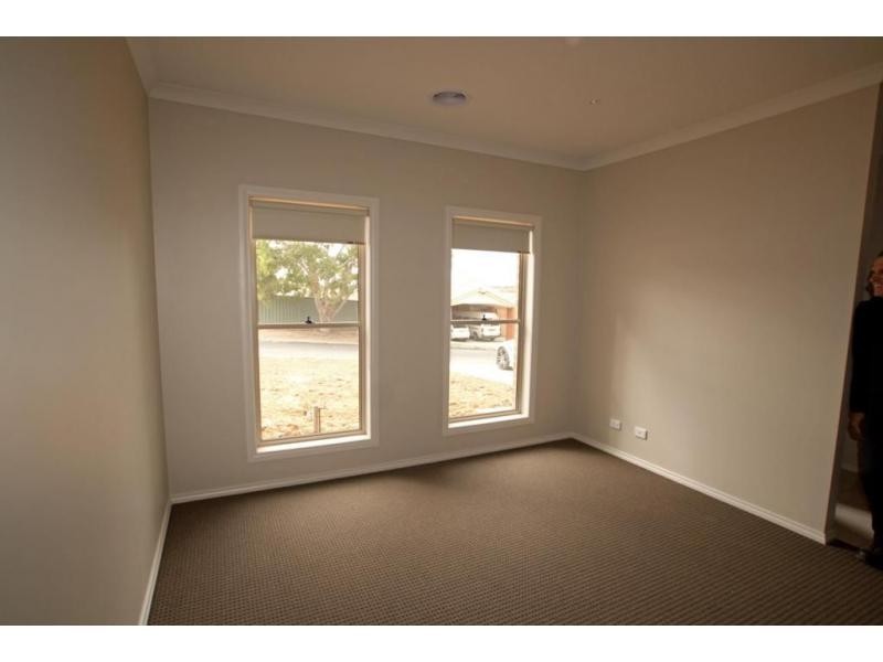 27 Elwood Street, Golden Square VIC 3555