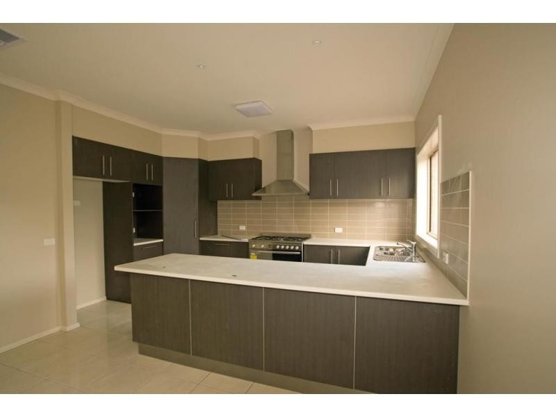27 Elwood Street, Golden Square VIC 3555