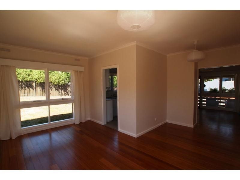 30 Friswell Avenue, Flora Hill VIC 3550