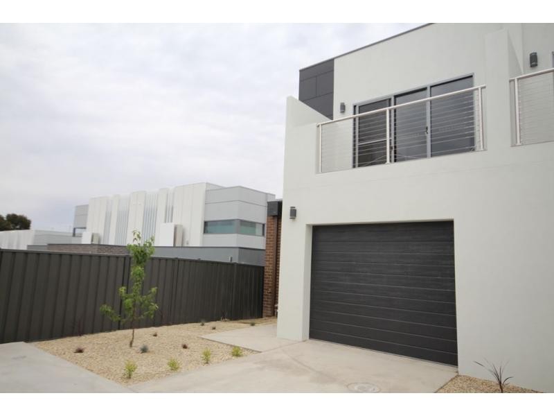 Villa 5/3 Ryan Street, North Bendigo VIC 3550