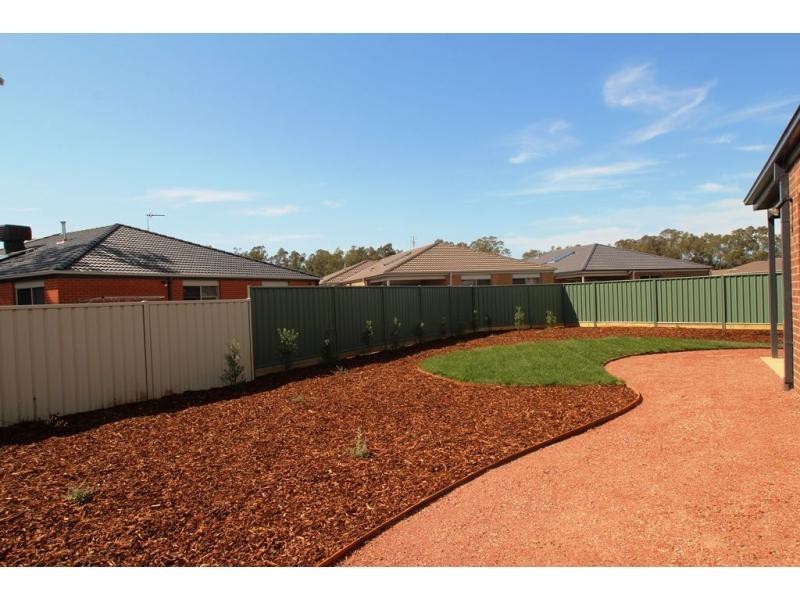 26 Triplett Avenue, Ascot VIC 3551