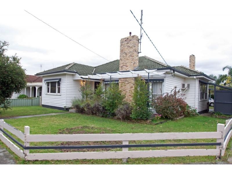 8 Derna Court, Golden Square VIC 3555