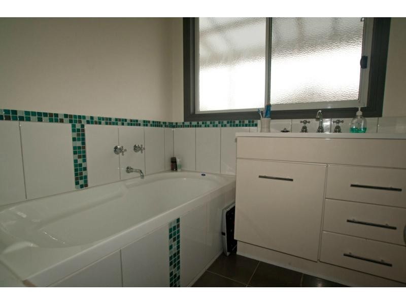 8 Derna Court, Golden Square VIC 3555