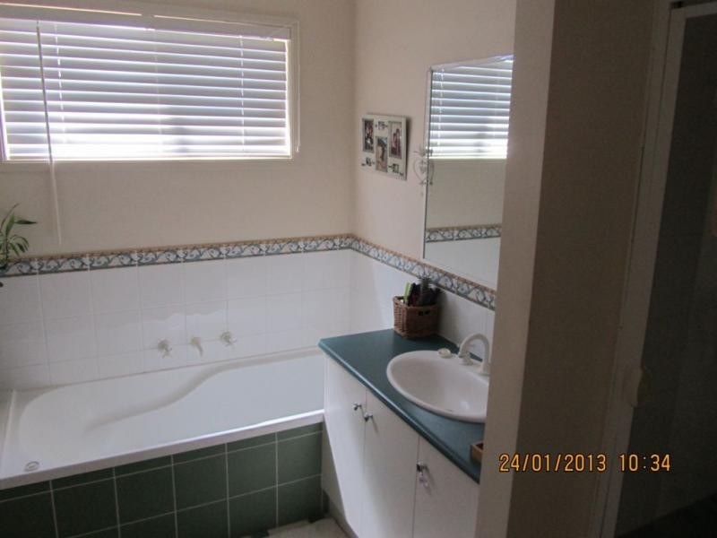 18 Ross Street, White Hills VIC 3550