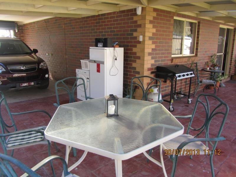 18 Ross Street, White Hills VIC 3550