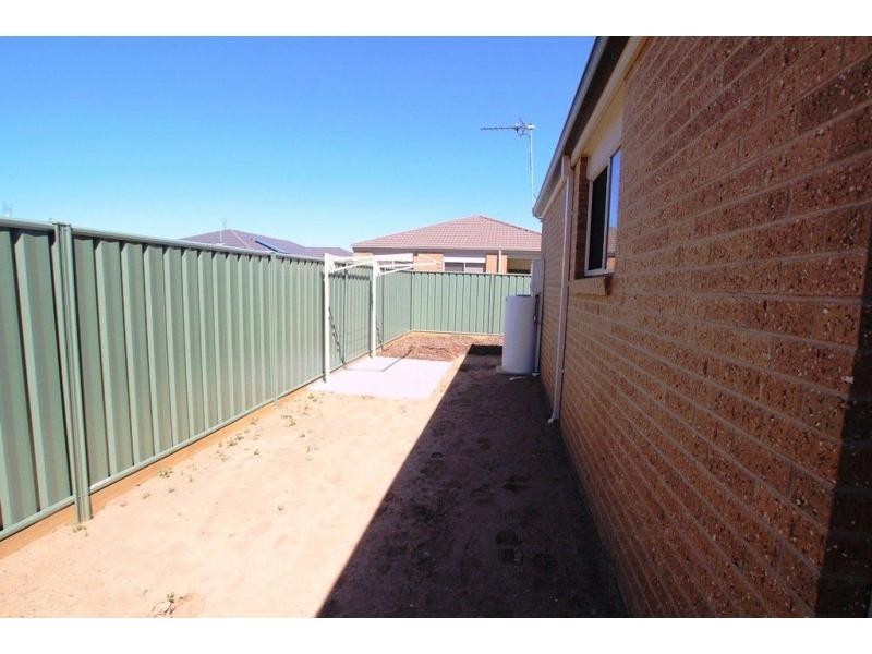 4 Trinity Way, Ascot VIC 3551