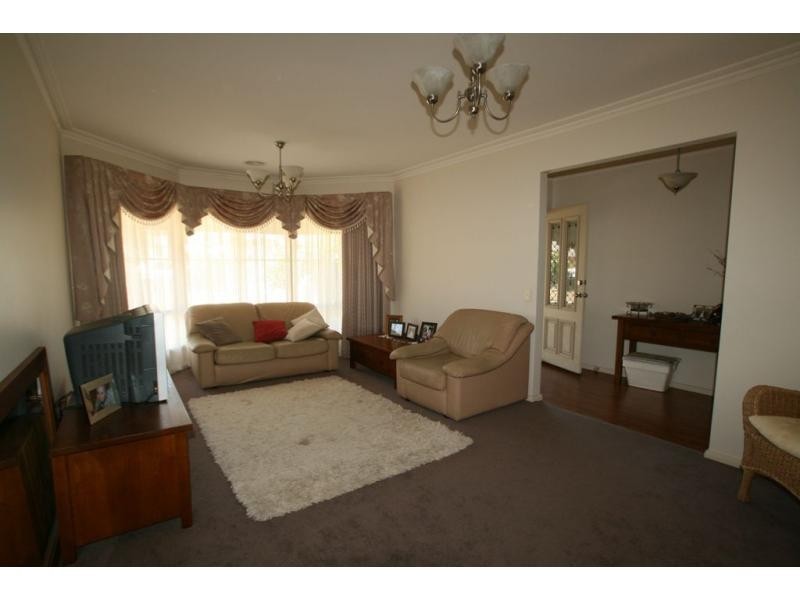 73 Pioneer Drive, Maiden Gully VIC 3551