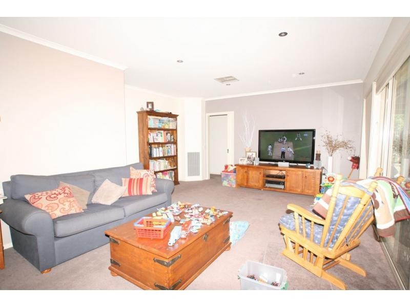 73 Pioneer Drive, Maiden Gully VIC 3551