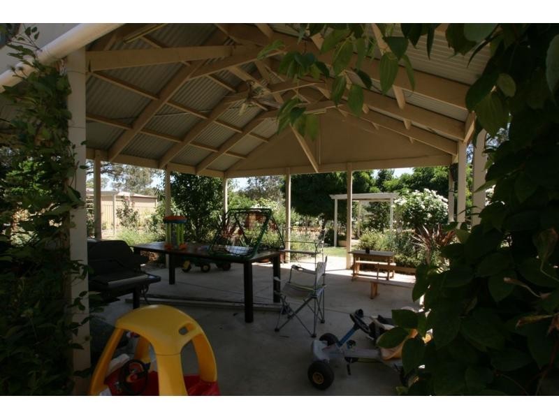 73 Pioneer Drive, Maiden Gully VIC 3551