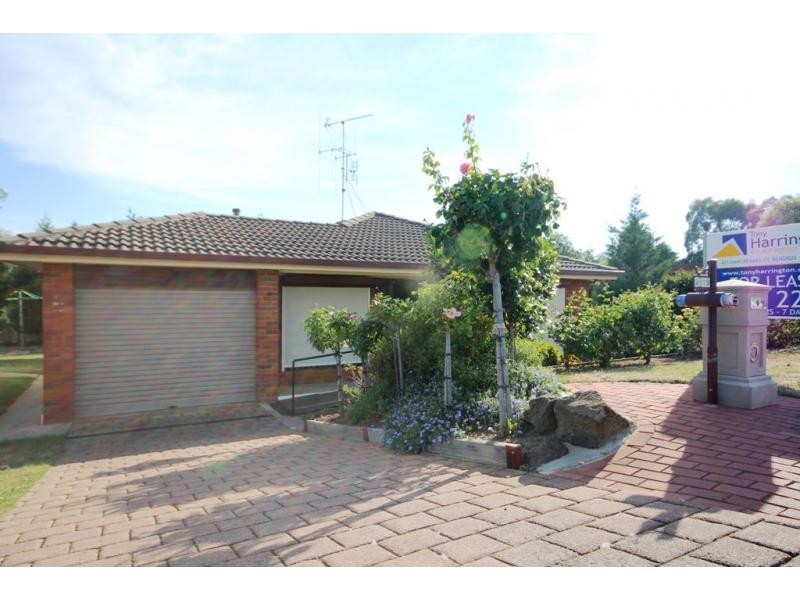 Villa 2/.16 Butcher Street, Strathdale VIC 3550