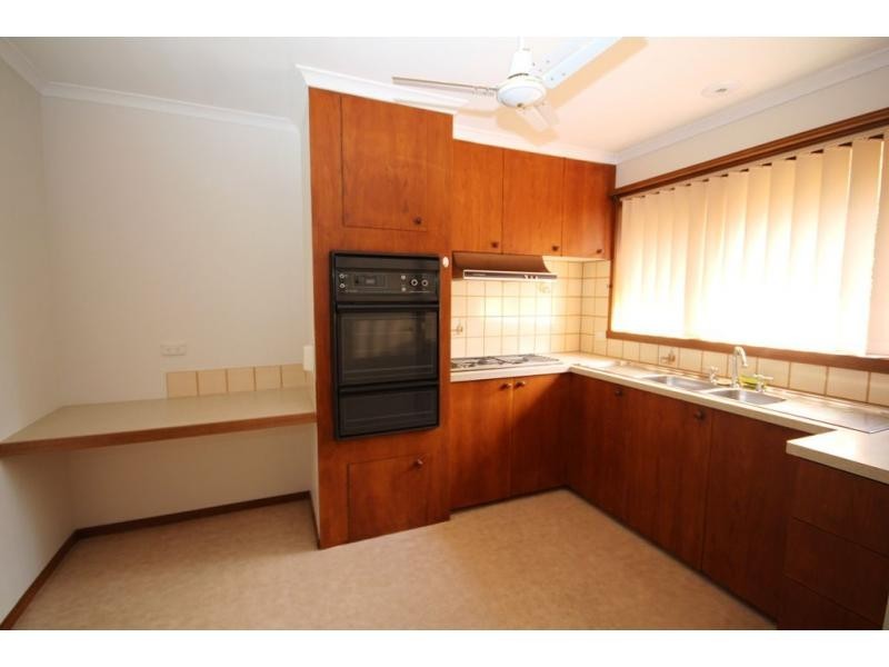 Villa 2/.16 Butcher Street, Strathdale VIC 3550