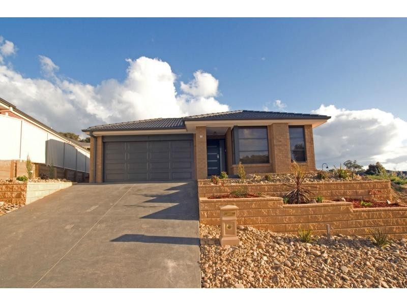 16 Tununga Circuit, Kangaroo Flat VIC 3555