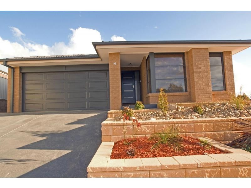 16 Tununga Circuit, Kangaroo Flat VIC 3555