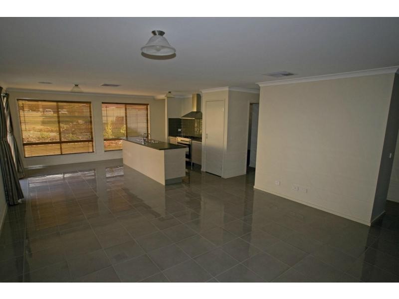 16 Tununga Circuit, Kangaroo Flat VIC 3555