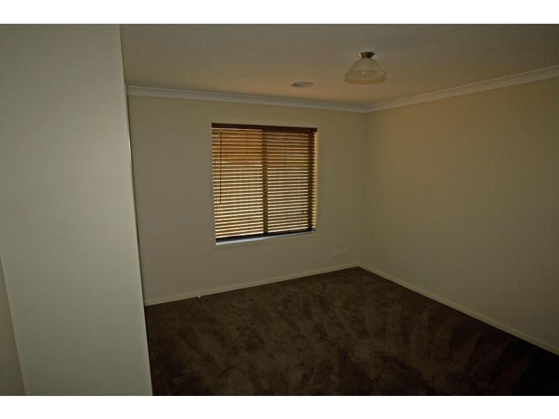 16 Tununga Circuit, Kangaroo Flat VIC 3555