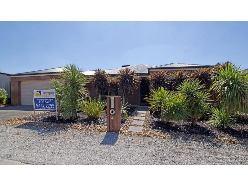 4 Park Terrace, Kangaroo Flat VIC 3555