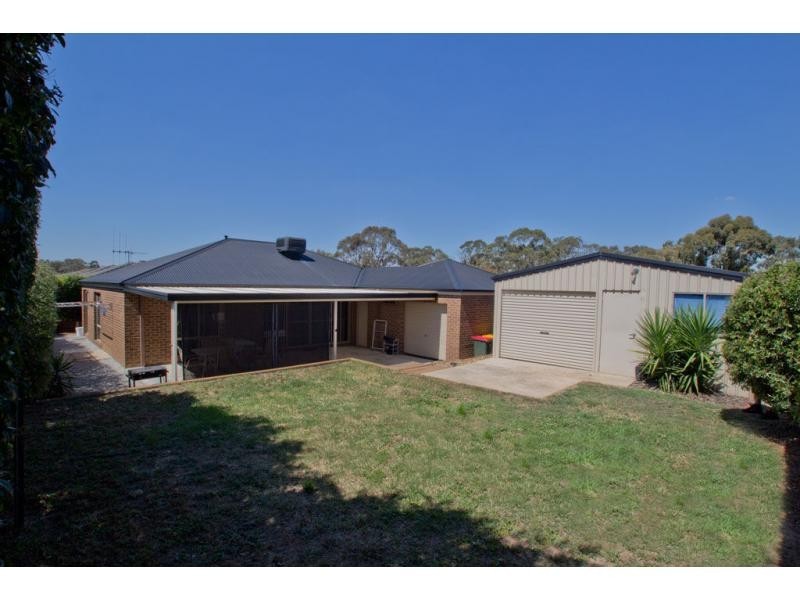 4 Park Terrace, Kangaroo Flat VIC 3555