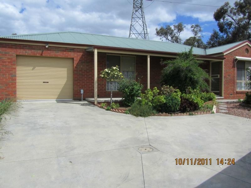 2/21 Davey Close, Flora Hill VIC 3550