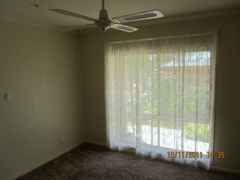 2/21 Davey Close, Flora Hill VIC 3550