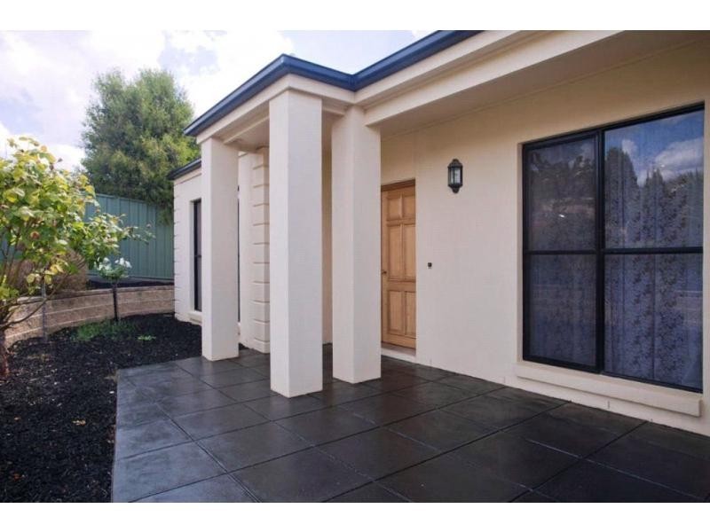 17 Ellesmere Terrace, Strathdale VIC 3550