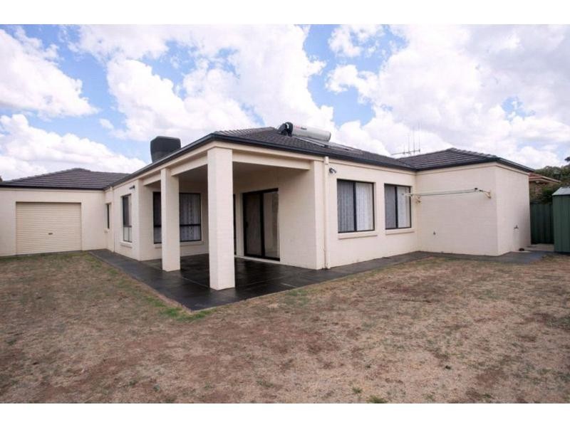 17 Ellesmere Terrace, Strathdale VIC 3550