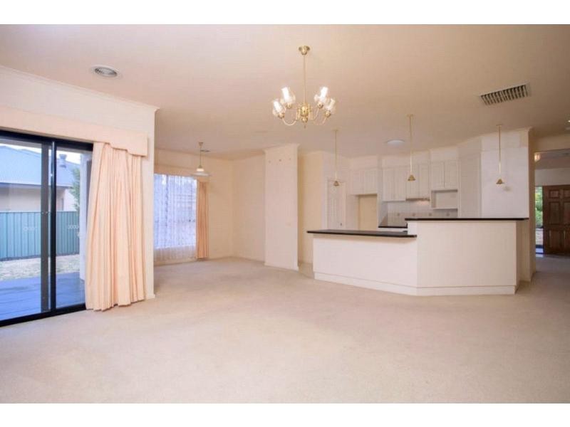17 Ellesmere Terrace, Strathdale VIC 3550