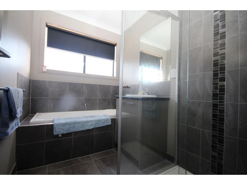 21. Akins Rise, Golden Square VIC 3555