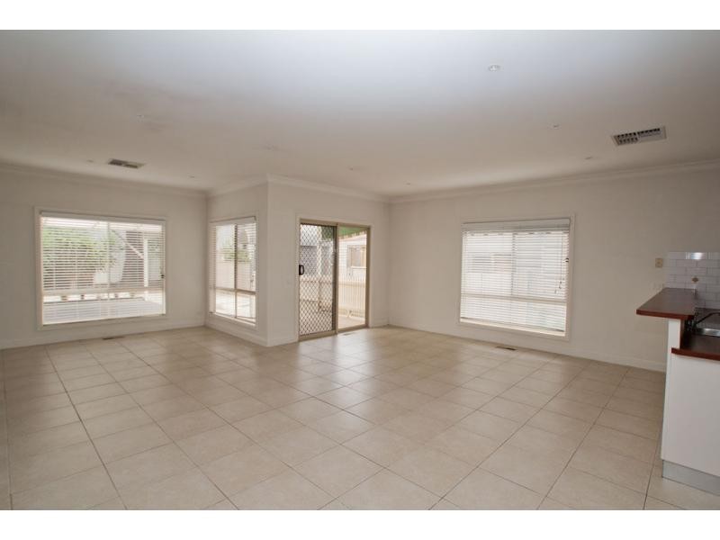 14 Russell Street, Quarry Hill VIC 3550