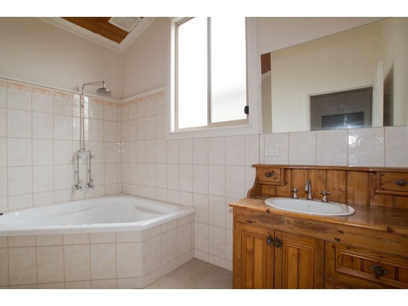 14 Russell Street, Quarry Hill VIC 3550