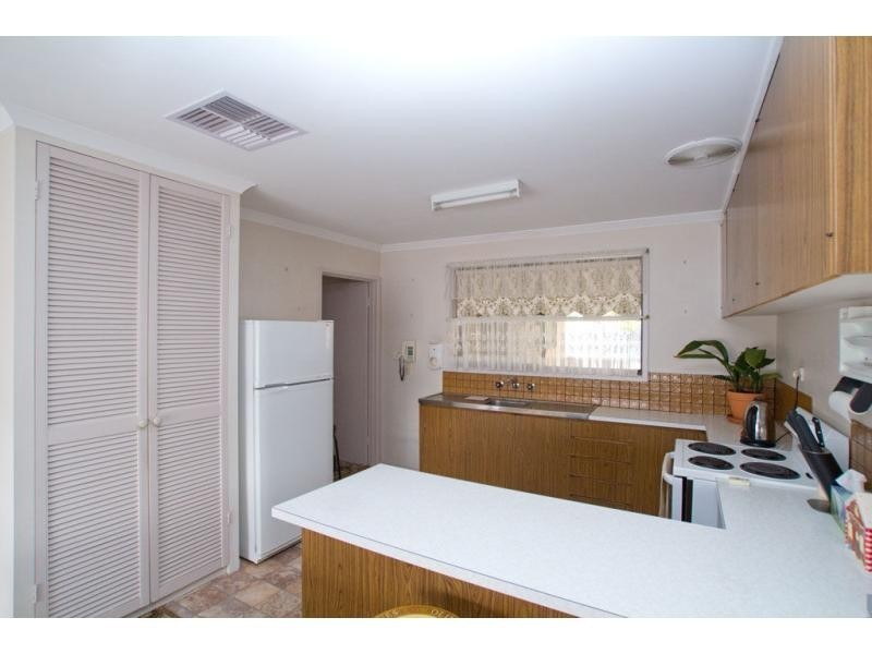 8 Hunter Avenue, California Gully VIC 3556