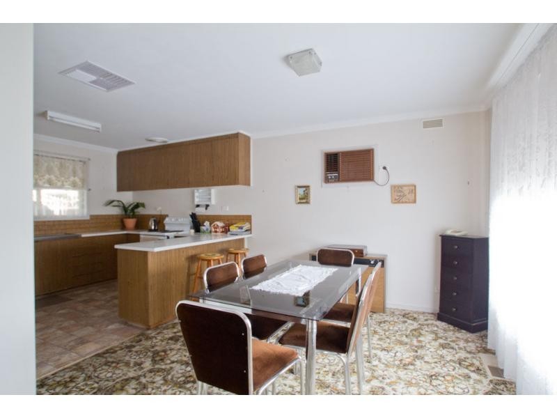 8 Hunter Avenue, California Gully VIC 3556