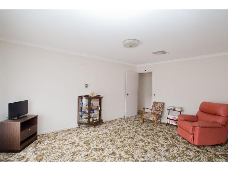 8 Hunter Avenue, California Gully VIC 3556