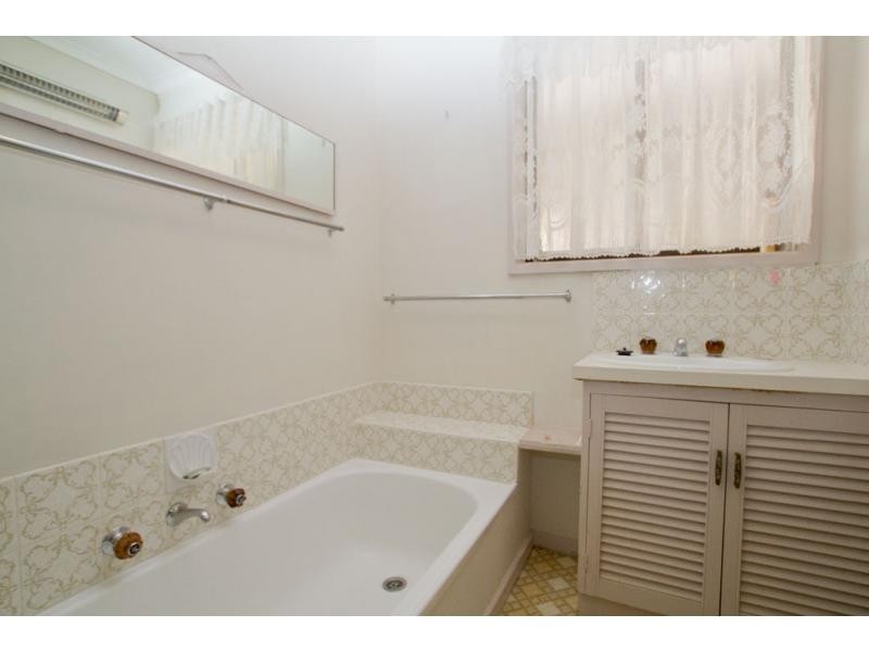 8 Hunter Avenue, California Gully VIC 3556