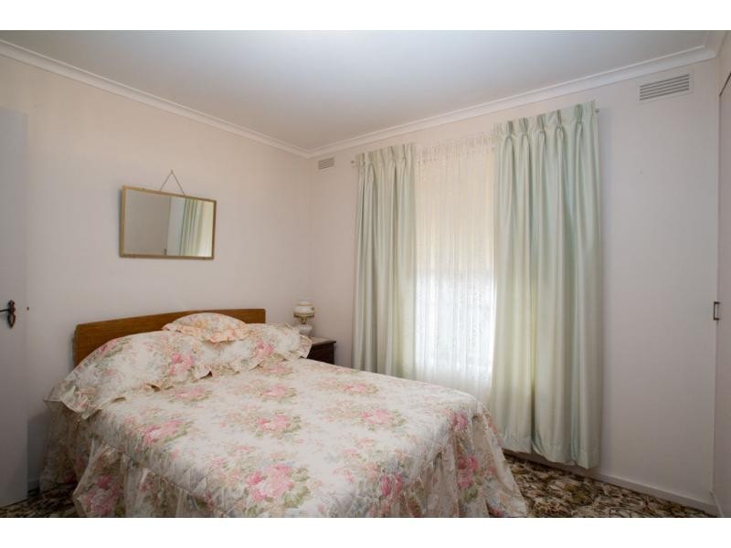 8 Hunter Avenue, California Gully VIC 3556