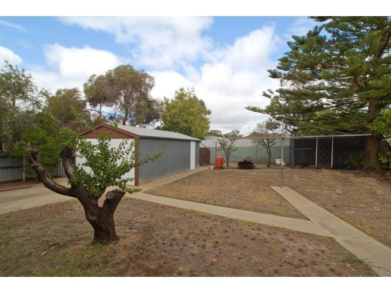 8 Hunter Avenue, California Gully VIC 3556