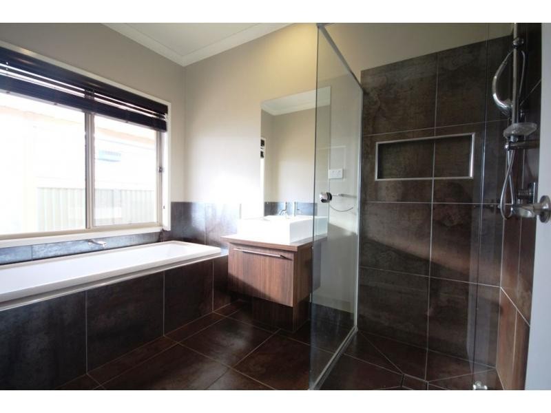 25 Lanark Drive, Junortoun VIC 3551