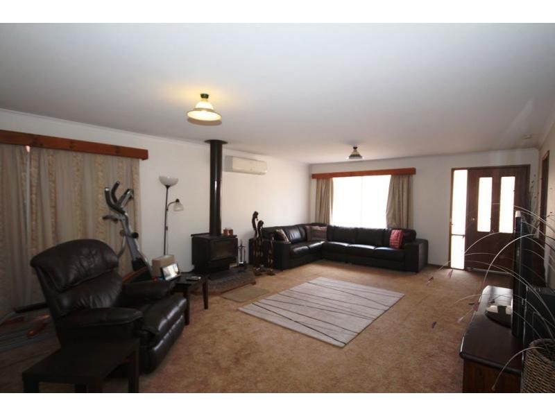 14 Strickland Street, Ascot VIC 3551