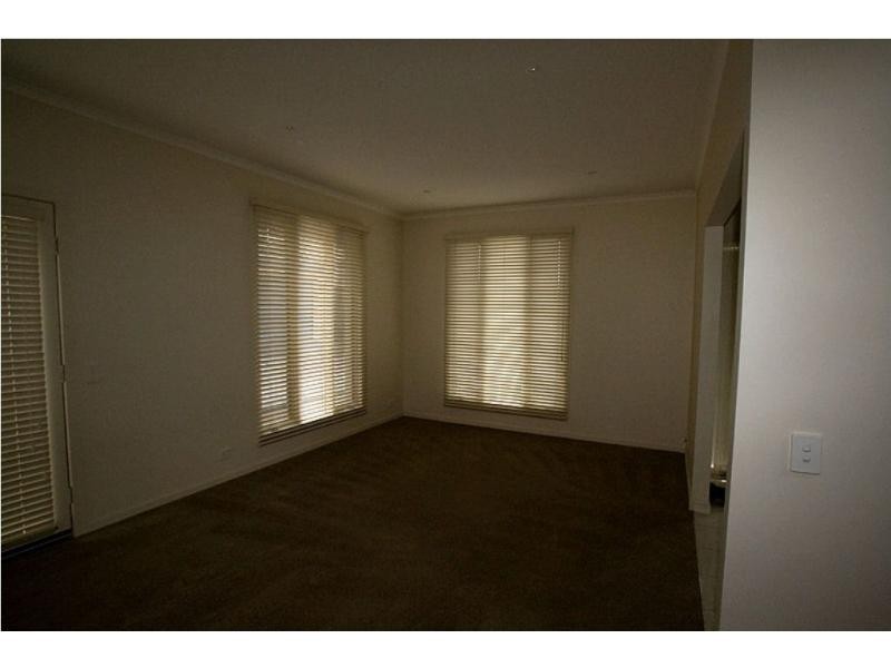 2/105 Sternberg Street, Kennington VIC 3550