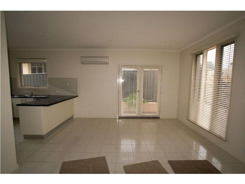 2/105 Sternberg Street, Kennington VIC 3550