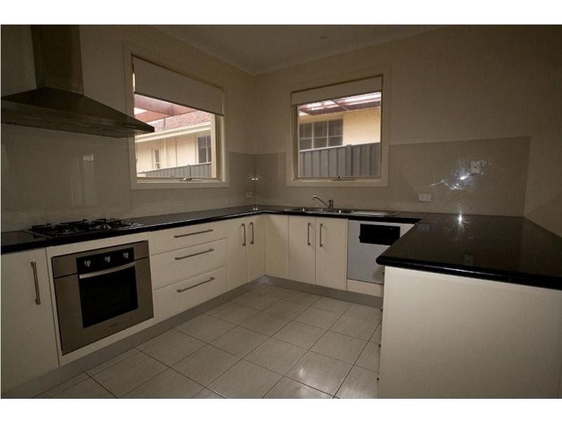 2/105 Sternberg Street, Kennington VIC 3550