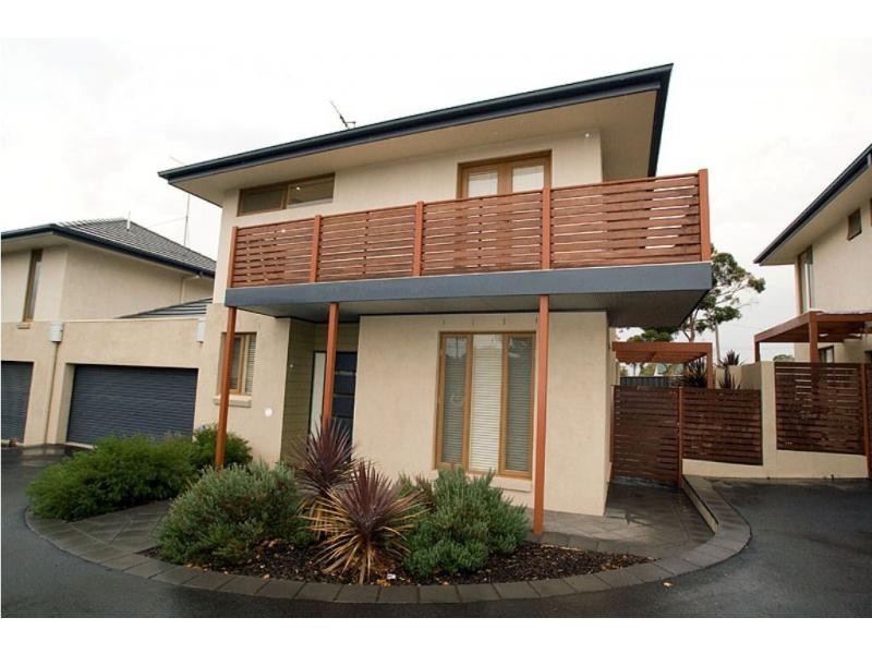 2/105 Sternberg Street, Kennington VIC 3550
