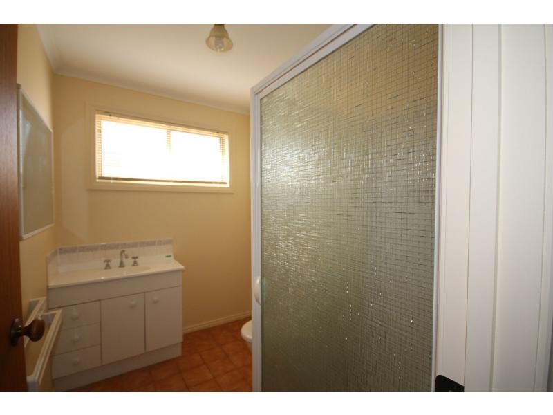2/105 Osborne Street, Flora Hill VIC 3550