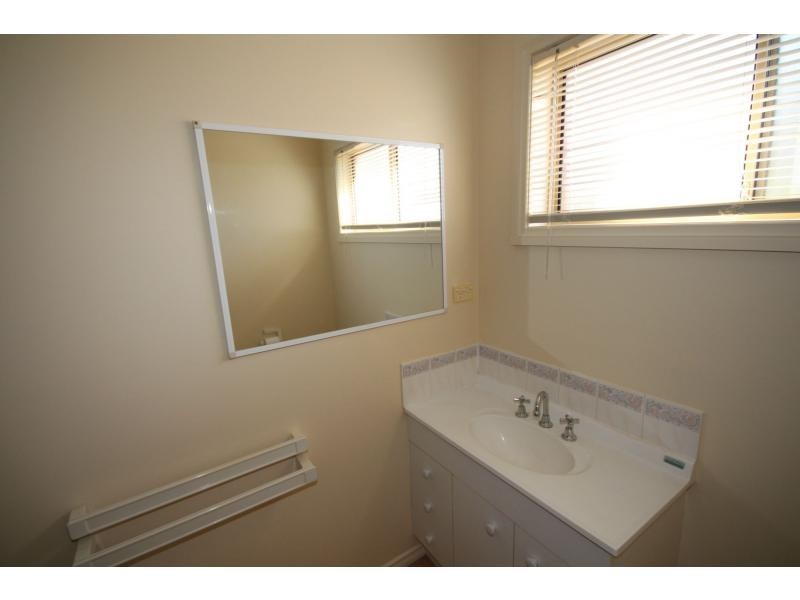 2/105 Osborne Street, Flora Hill VIC 3550