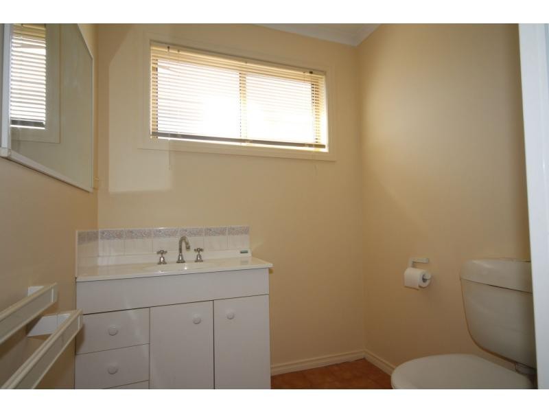 2/105 Osborne Street, Flora Hill VIC 3550